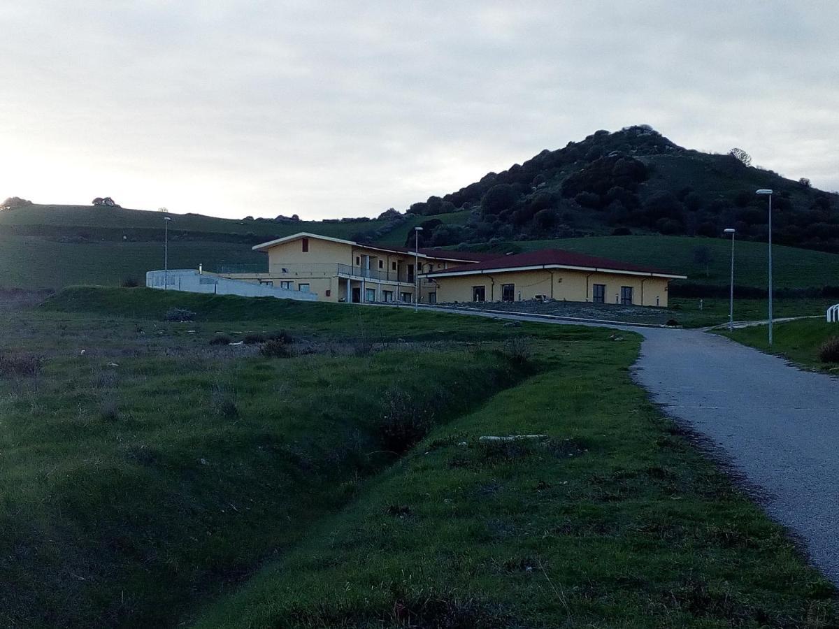 Hotel Bena E Traes Laerru Exterior photo