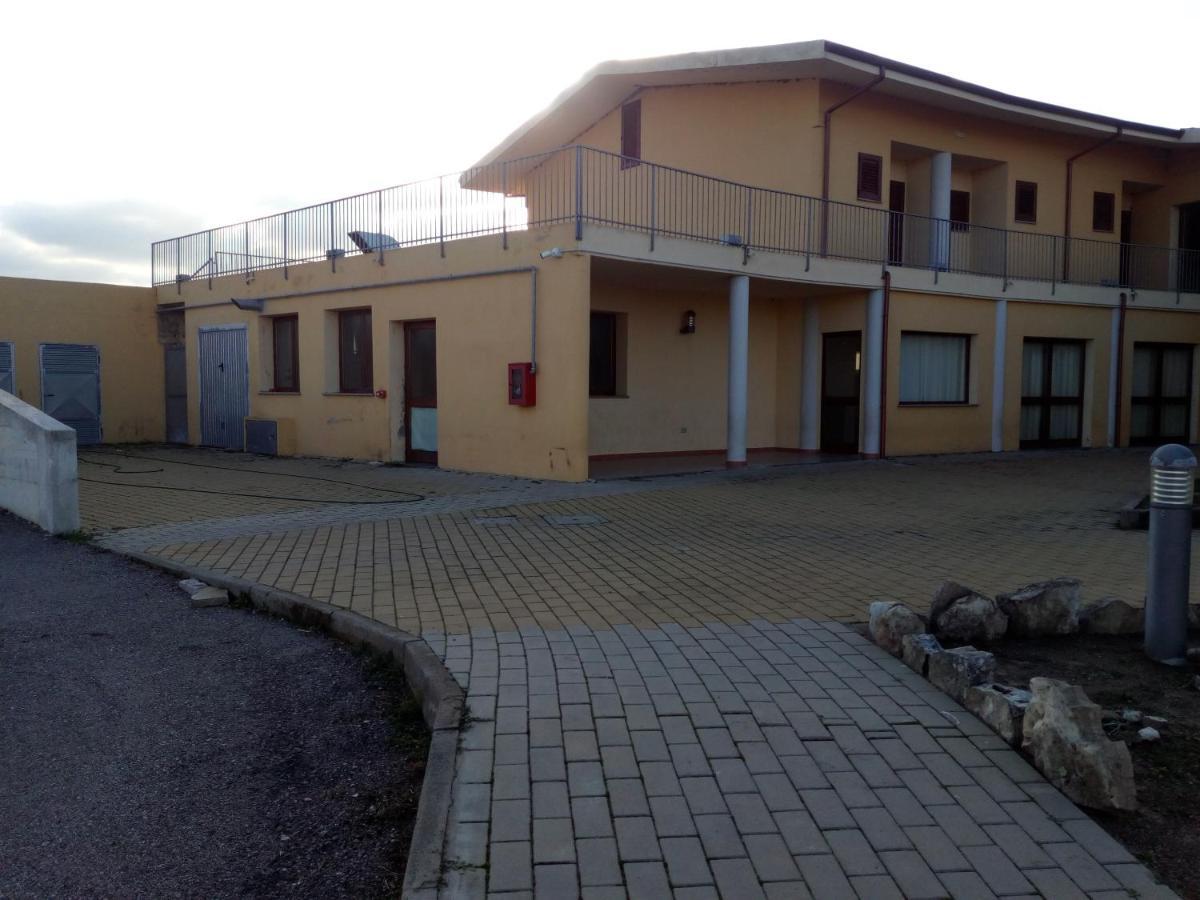 Hotel Bena E Traes Laerru Exterior photo