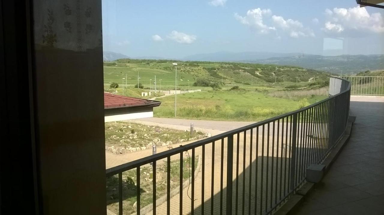 Hotel Bena E Traes Laerru Exterior photo