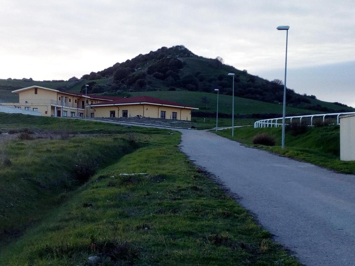 Hotel Bena E Traes Laerru Exterior photo